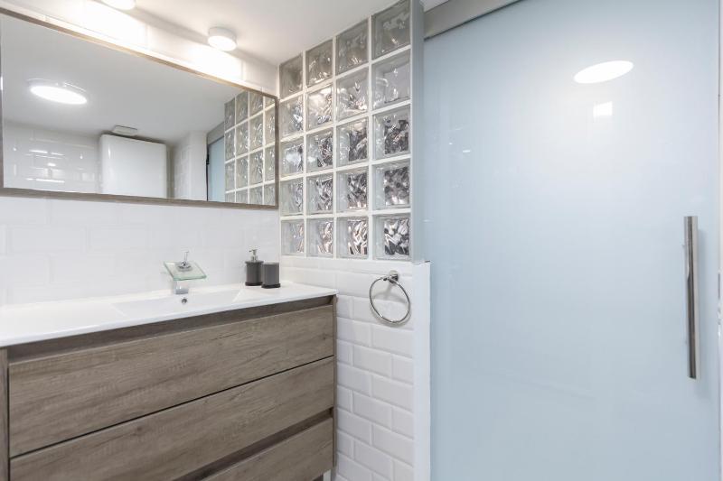 One-Bedroom Apartment image 4