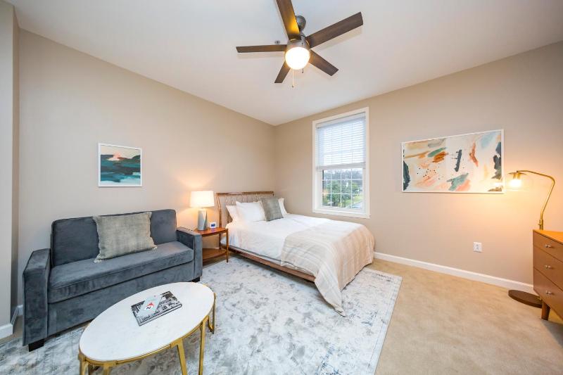 Studio Apartment image 3