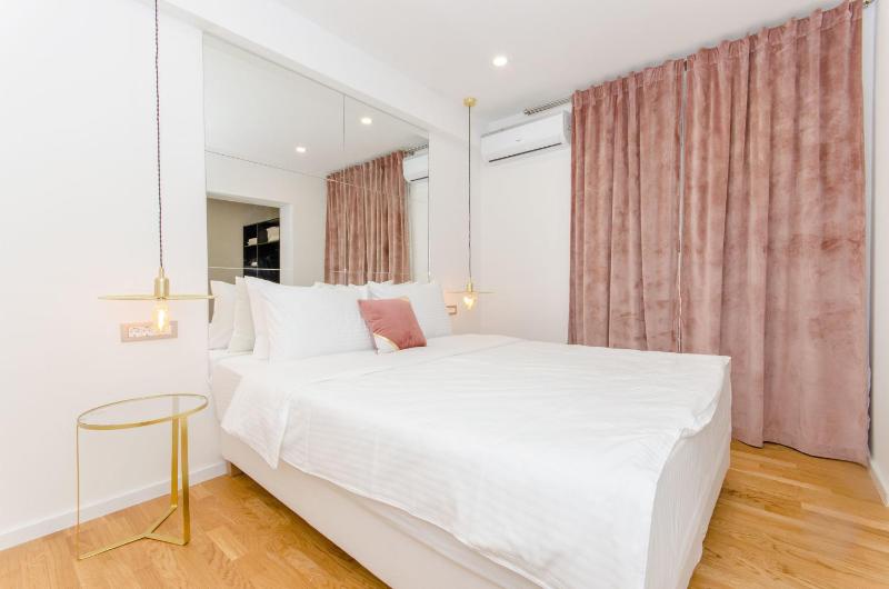 One-Bedroom Apartment image 3