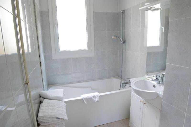 Quadruple Room image 3
