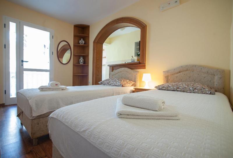 Studio Apartment with Terrace image 2