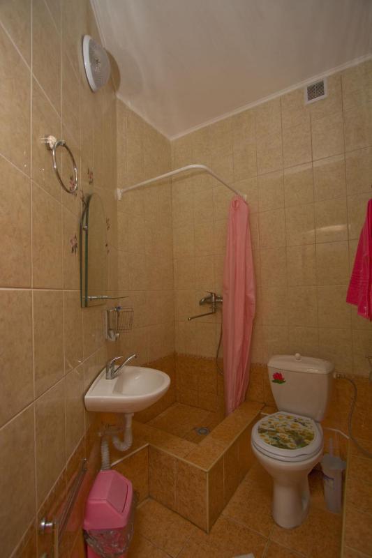 Twin Room with Private Bathroom image 2