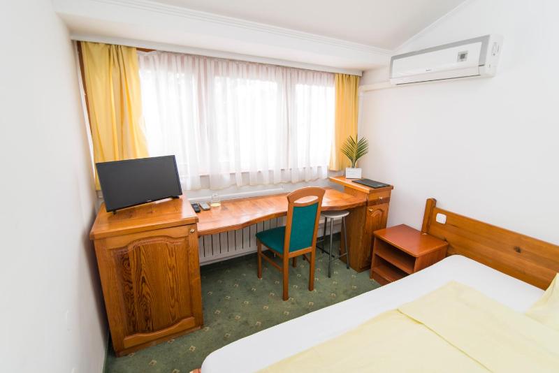 Budget Double or Twin Room image 3
