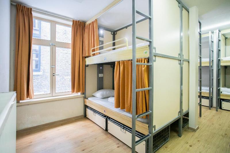 Bed in 10-Bed Mixed Dormitory Room image 3