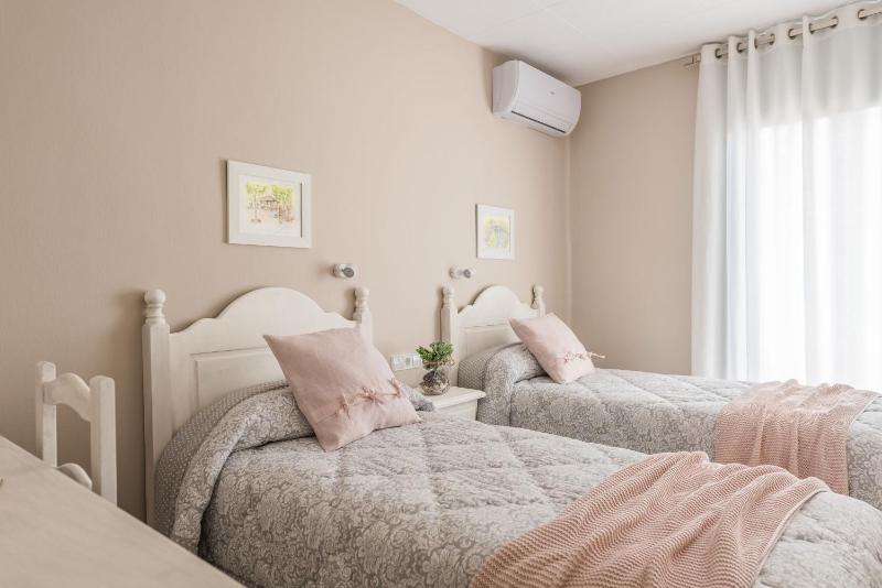 Double Room with Balcony image 1