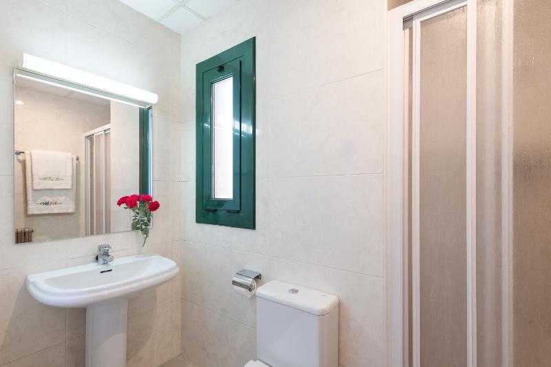 Triple Room image 2