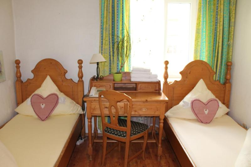 Standard Twin Room image 4