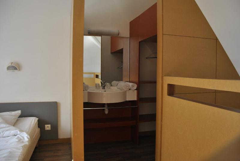 Family Room image 3