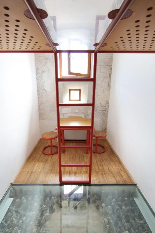 Twin Room with Shared Toilet image 3