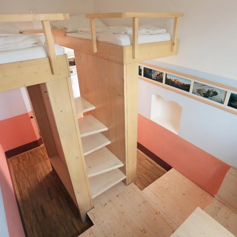 Twin Room with Shared Toilet image 4