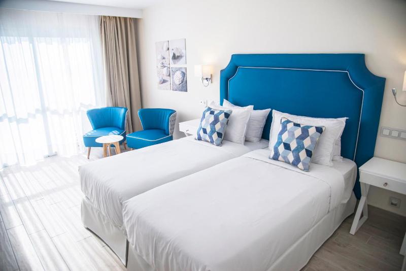 Double Room image 3