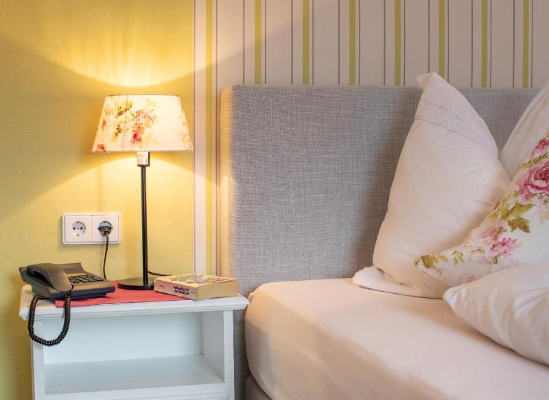 Classic Double Room with Balcony image 4