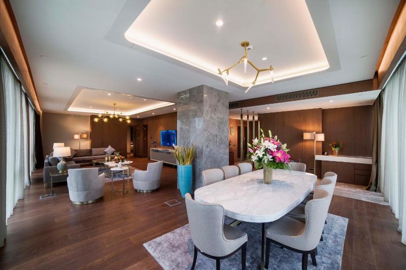 Presidential Suite image 2