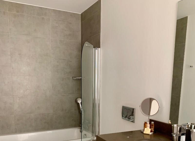 Deluxe One-Bedroom Apartment - 54m2 image 3
