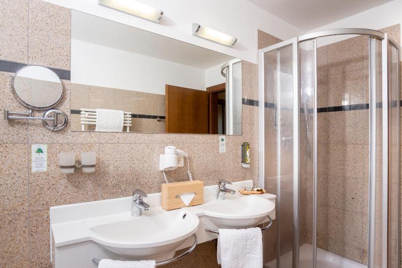 Junior Suite with Balcony image 4