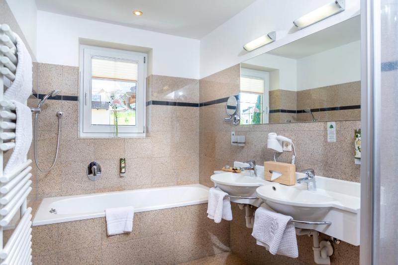 Junior Suite with Balcony image 3
