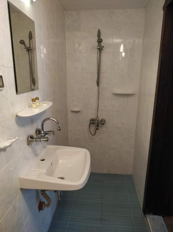 Twin Room image 3