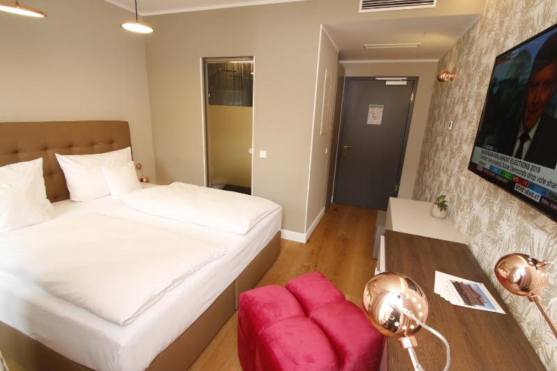 Standard Double Room image 2