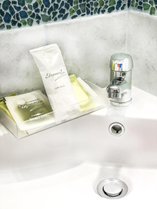 Standard Triple Room image 2