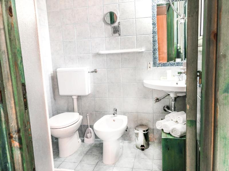 Standard Triple Room image 3