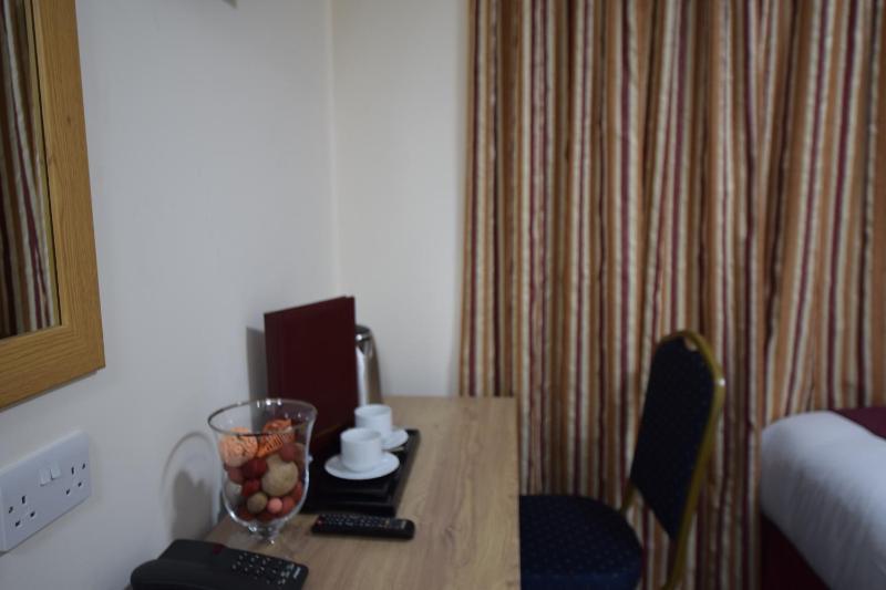 Single Room image 3