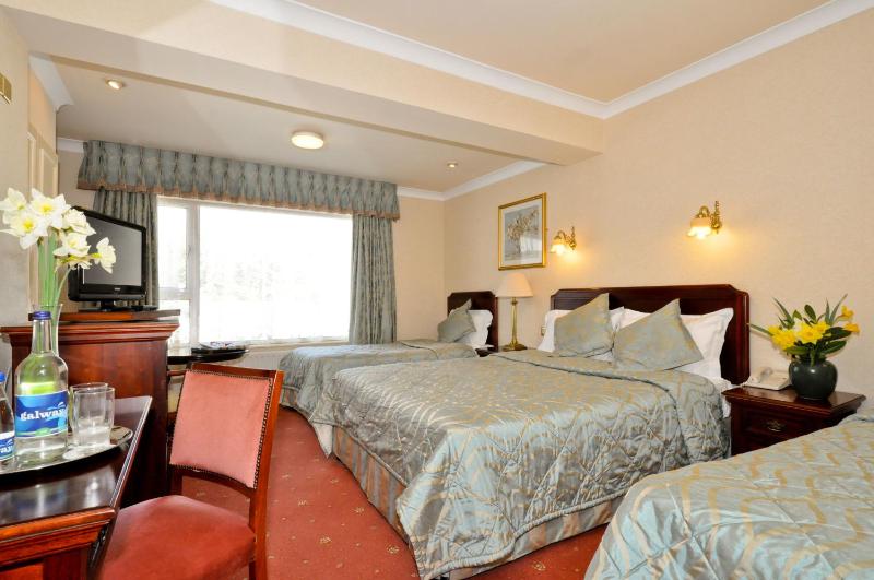 Family Room image 4