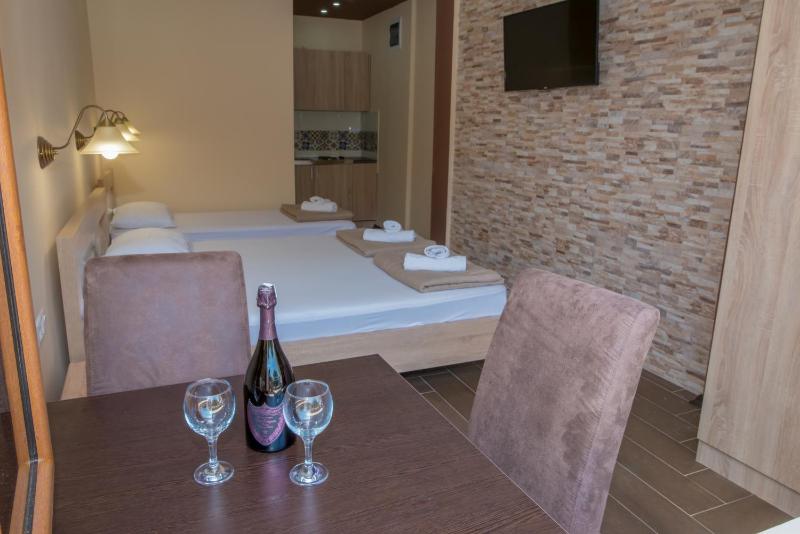 Triple Room with Garden View image 1