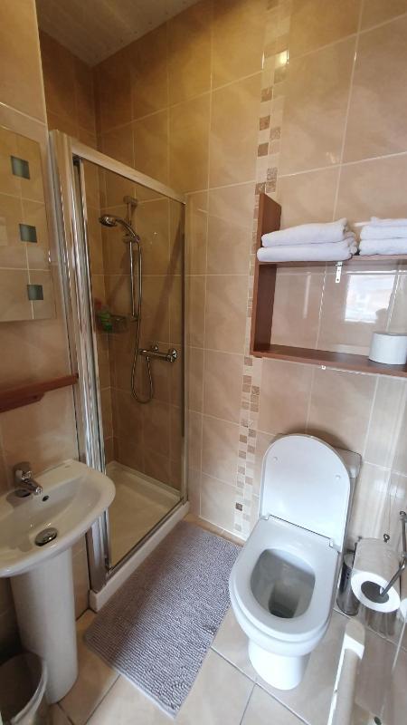Small Double Room image 3