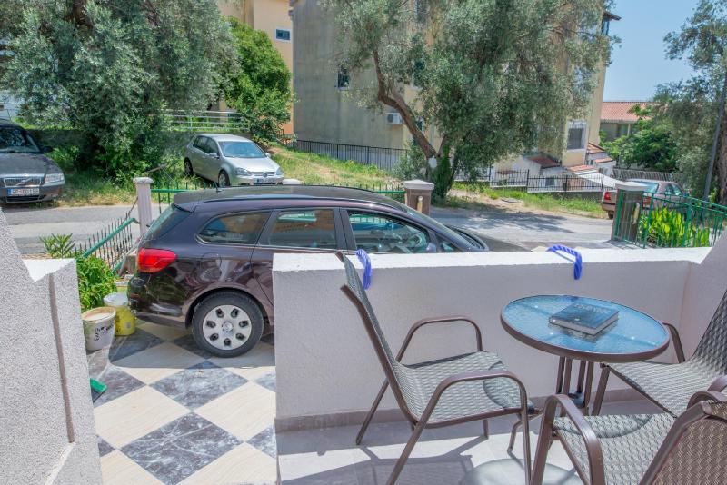 Triple Room with Garden View image 4