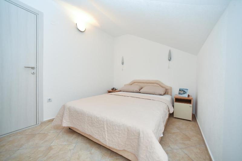 One-Bedroom Apartment image 4