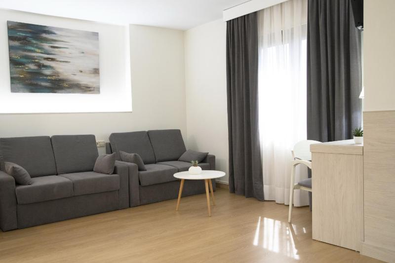 Family Double Room image 4