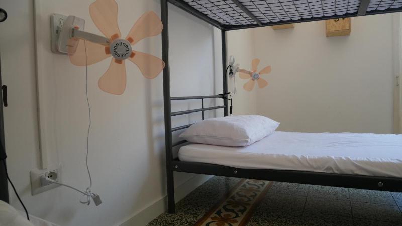 Bed in 4-Bed Mixed Dormitory Room image 4