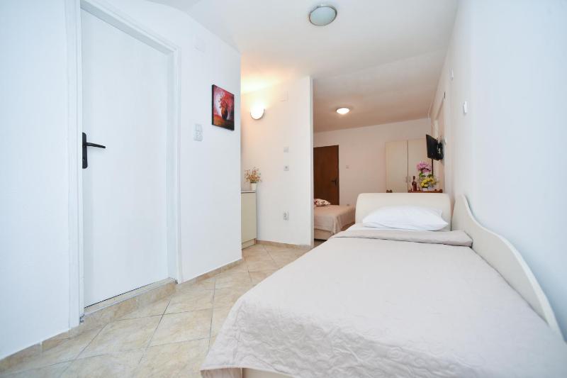 Apartment with Mountain View image 4