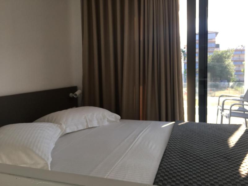 Standard Double Room with Mountain View image 3