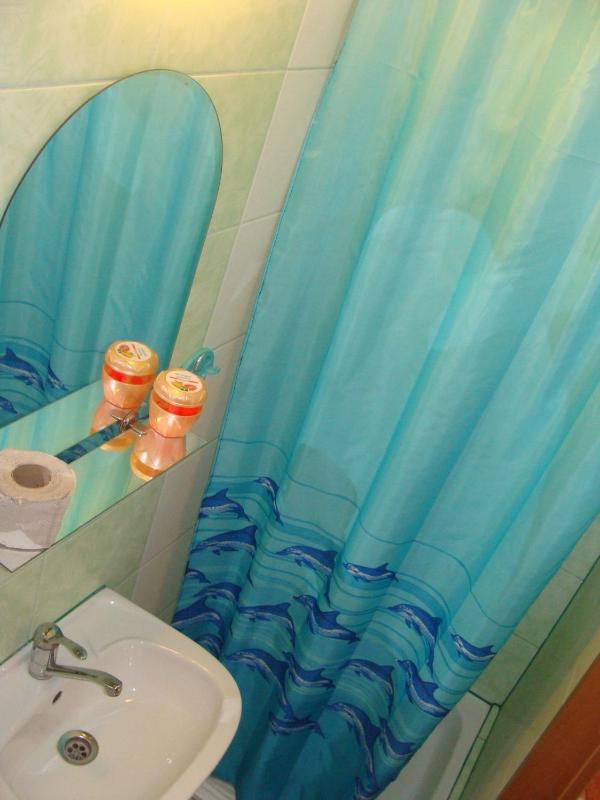 Twin Room image 4