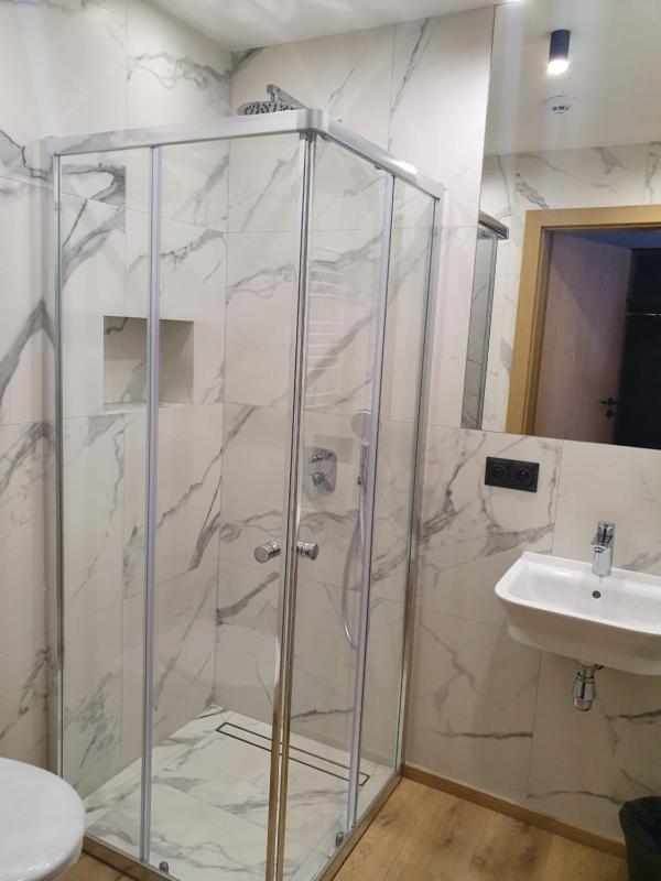Twin Room with Private Bathroom image 3