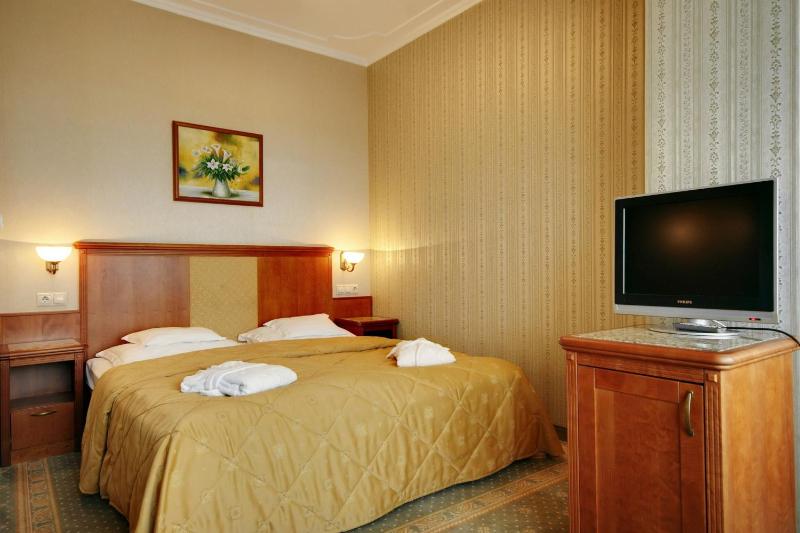 Standard Double or Twin Room image 1