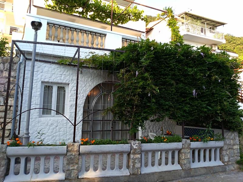 Studio with Terrace image 2