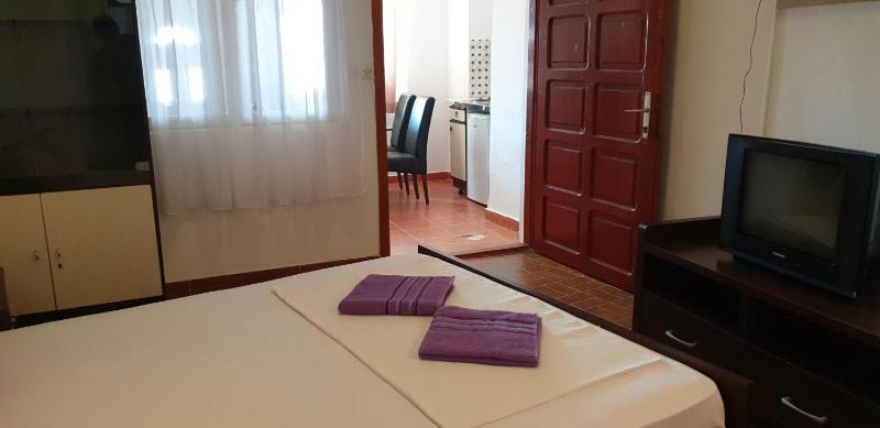 Economy One-Bedroom Apartment image 1