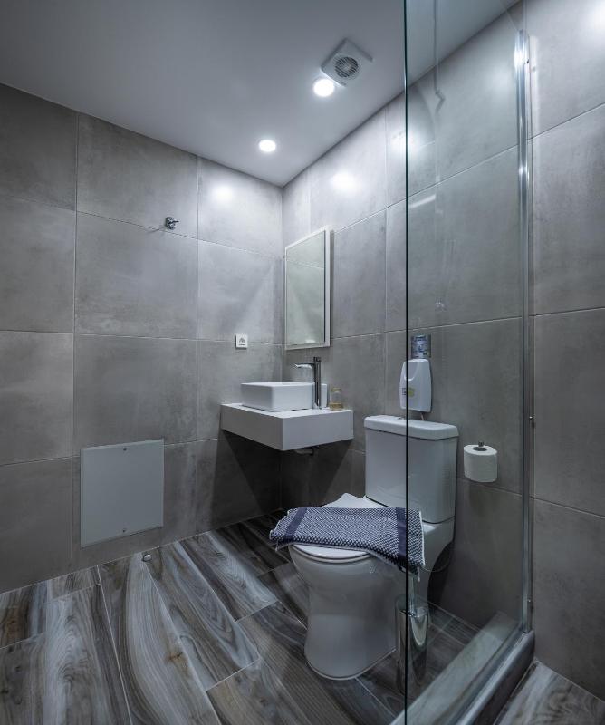 Deluxe Family Suite with Front Sea View image 2