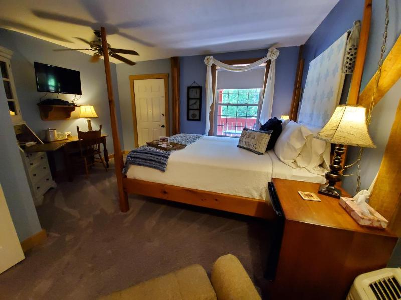 Standard Suite image 1