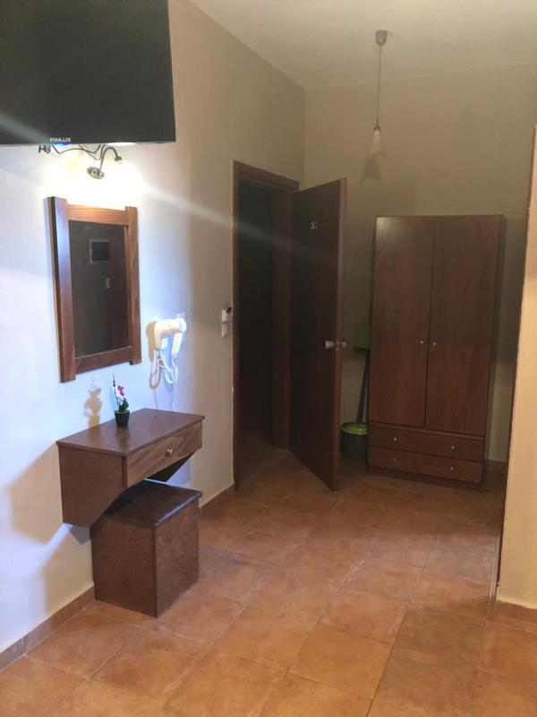 Studio with Mountain View image 3