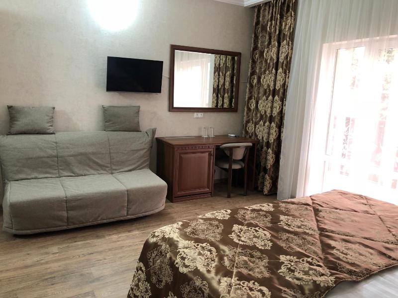 Standard Quadruple Room image 2