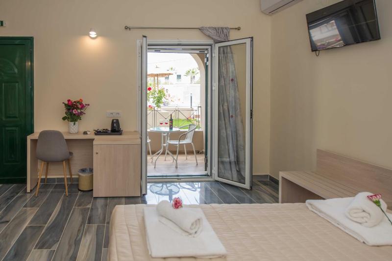 Deluxe Double Room image 4