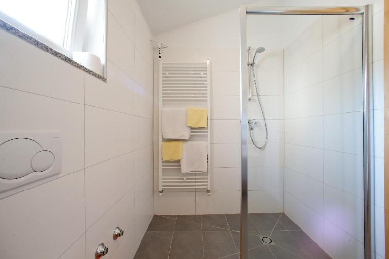 One-Bedroom Apartment with Terrace and Sea View image 4