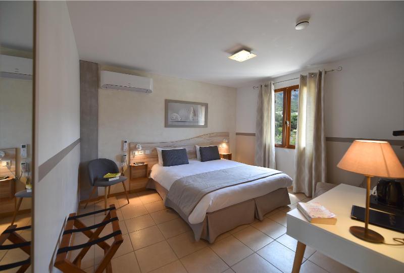 Standard Double Room image 2