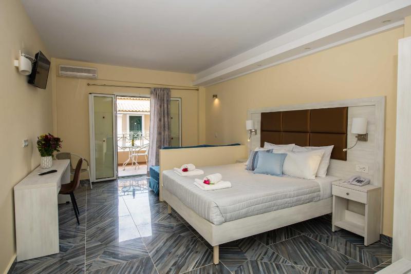 Junior Suite with Garden View image 2