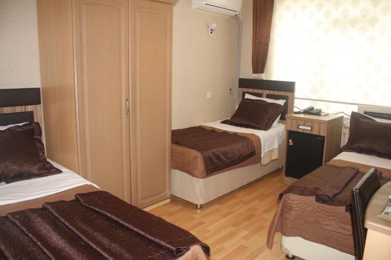 Standard Triple Room image 4
