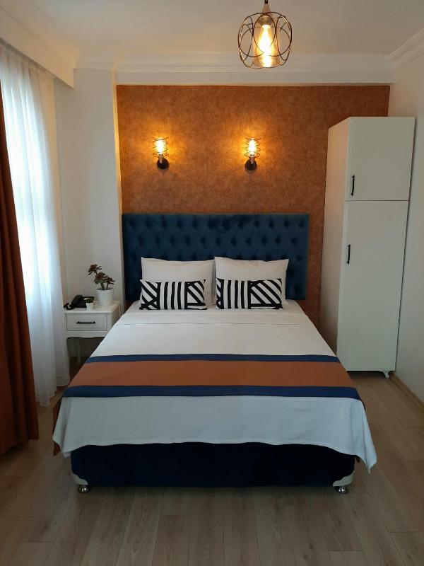 Deluxe Double Room with Balcony image 3