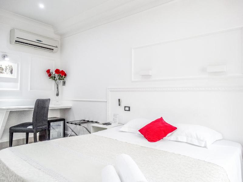 Double or Twin Room with Balcony image 2
